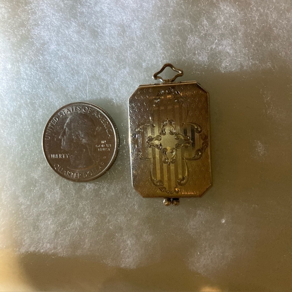 Antique Victorian Sterling Silver Locket - Picture 7 of 8